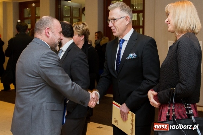 Zdjęcie w galerii na portalu naszraciborz.pl: Obsłużą was tak, jak na to zasłużyliście, czyli jak to starosta Winiarski skradł urodzinowe show prezydentowi Lenkowi wiadomości z regionu