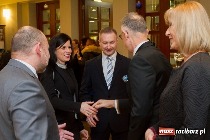 Zdjęcie w galerii na portalu naszraciborz.pl: Obsłużą was tak, jak na to zasłużyliście, czyli jak to starosta Winiarski skradł urodzinowe show prezydentowi Lenkowi wiadomości z regionu