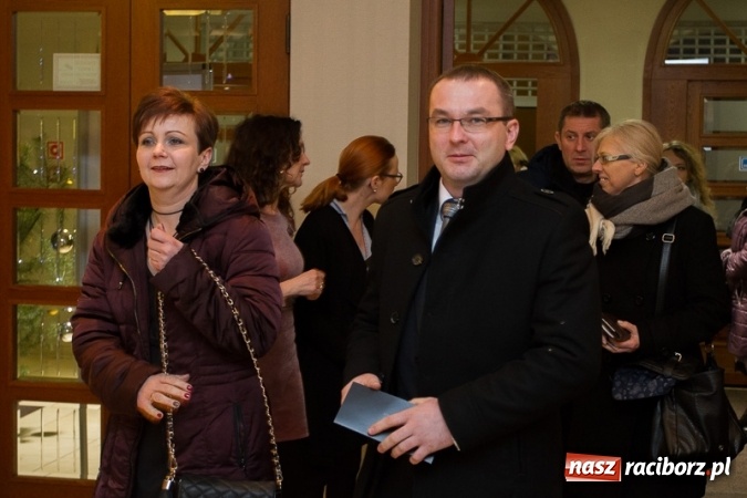 Zdjęcie w galerii na portalu naszraciborz.pl: Obsłużą was tak, jak na to zasłużyliście, czyli jak to starosta Winiarski skradł urodzinowe show prezydentowi Lenkowi wiadomości z regionu