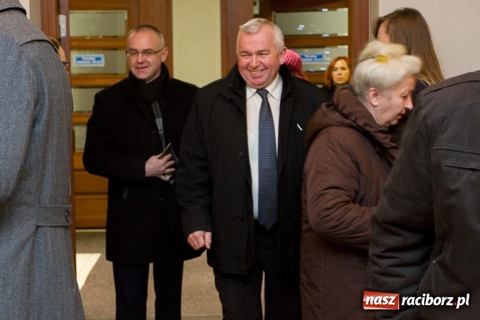 Zdjęcie w galerii na portalu naszraciborz.pl: Obsłużą was tak, jak na to zasłużyliście, czyli jak to starosta Winiarski skradł urodzinowe show prezydentowi Lenkowi wiadomości z regionu