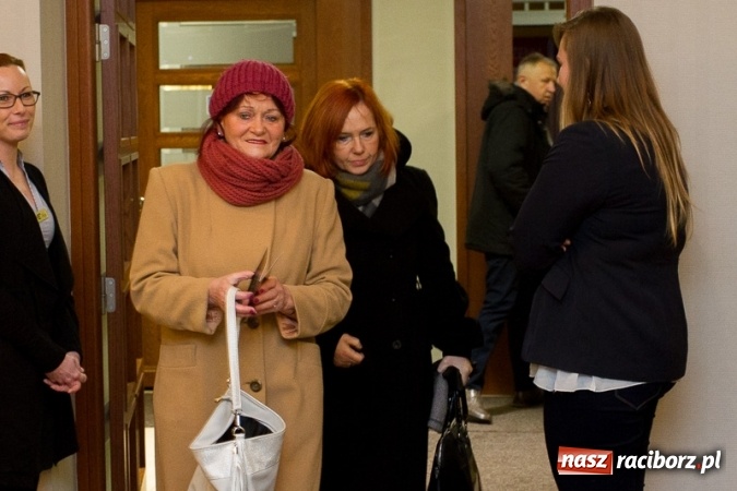 Zdjęcie w galerii na portalu naszraciborz.pl: Obsłużą was tak, jak na to zasłużyliście, czyli jak to starosta Winiarski skradł urodzinowe show prezydentowi Lenkowi wiadomości z regionu