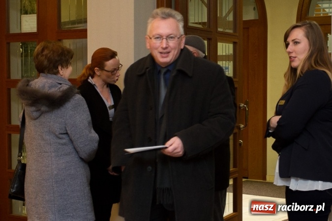 Zdjęcie w galerii na portalu naszraciborz.pl: Obsłużą was tak, jak na to zasłużyliście, czyli jak to starosta Winiarski skradł urodzinowe show prezydentowi Lenkowi wiadomości z regionu