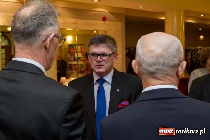 Zdjęcie w galerii na portalu naszraciborz.pl: Obsłużą was tak, jak na to zasłużyliście, czyli jak to starosta Winiarski skradł urodzinowe show prezydentowi Lenkowi wiadomości z regionu