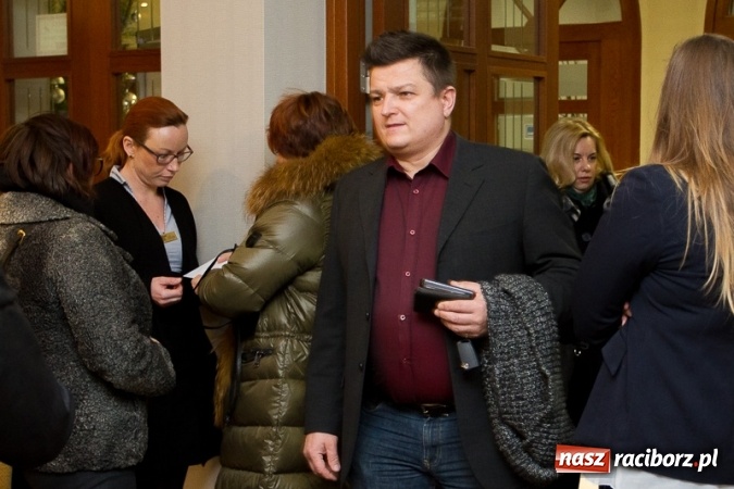 Zdjęcie w galerii na portalu naszraciborz.pl: Obsłużą was tak, jak na to zasłużyliście, czyli jak to starosta Winiarski skradł urodzinowe show prezydentowi Lenkowi wiadomości z regionu