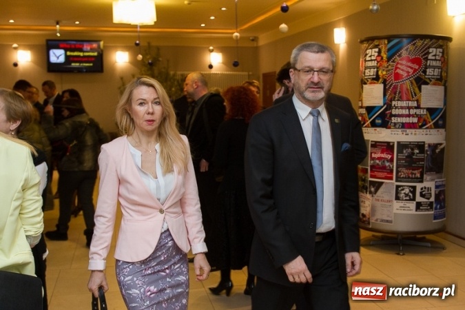 Zdjęcie w galerii na portalu naszraciborz.pl: Obsłużą was tak, jak na to zasłużyliście, czyli jak to starosta Winiarski skradł urodzinowe show prezydentowi Lenkowi wiadomości z regionu