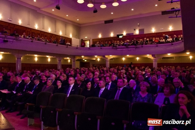 Zdjęcie w galerii na portalu naszraciborz.pl: Obsłużą was tak, jak na to zasłużyliście, czyli jak to starosta Winiarski skradł urodzinowe show prezydentowi Lenkowi wiadomości z regionu