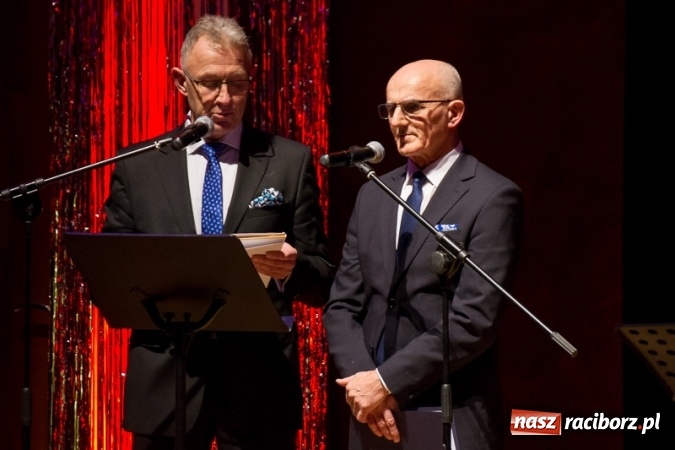 Zdjęcie w galerii na portalu naszraciborz.pl: Obsłużą was tak, jak na to zasłużyliście, czyli jak to starosta Winiarski skradł urodzinowe show prezydentowi Lenkowi wiadomości z regionu