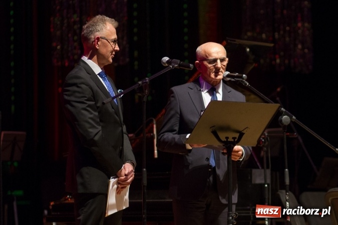 Zdjęcie w galerii na portalu naszraciborz.pl: Obsłużą was tak, jak na to zasłużyliście, czyli jak to starosta Winiarski skradł urodzinowe show prezydentowi Lenkowi wiadomości z regionu