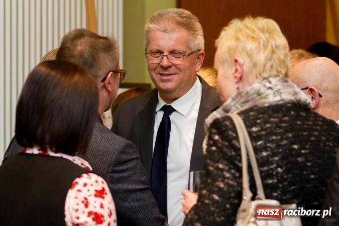 Zdjęcie w galerii na portalu naszraciborz.pl: Obsłużą was tak, jak na to zasłużyliście, czyli jak to starosta Winiarski skradł urodzinowe show prezydentowi Lenkowi wiadomości z regionu