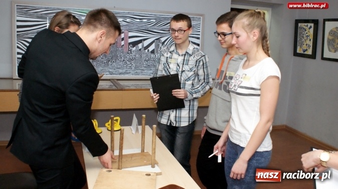 Zdjęcie w galerii na portalu naszraciborz.pl: Eksperymentalna Noc dla gimnazjalist&oacute;w w bibliotece za nami! wiadomości z regionu