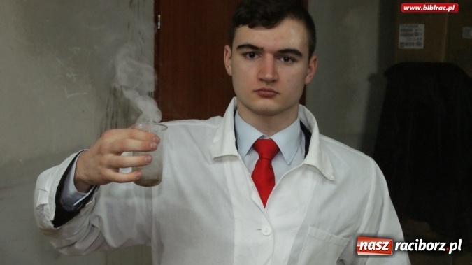 Zdjęcie w galerii na portalu naszraciborz.pl: Eksperymentalna Noc dla gimnazjalist&oacute;w w bibliotece za nami! wiadomości z regionu