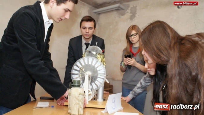 Zdjęcie w galerii na portalu naszraciborz.pl: Eksperymentalna Noc dla gimnazjalist&oacute;w w bibliotece za nami! wiadomości z regionu