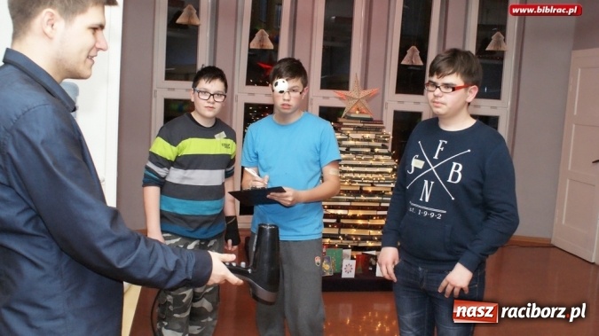 Zdjęcie w galerii na portalu naszraciborz.pl: Eksperymentalna Noc dla gimnazjalist&oacute;w w bibliotece za nami! wiadomości z regionu