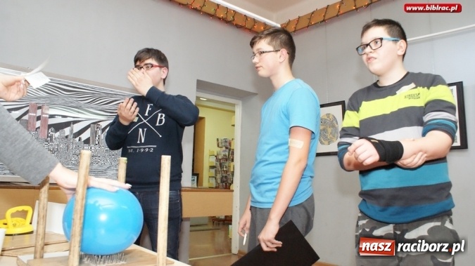 Zdjęcie w galerii na portalu naszraciborz.pl: Eksperymentalna Noc dla gimnazjalist&oacute;w w bibliotece za nami! wiadomości z regionu