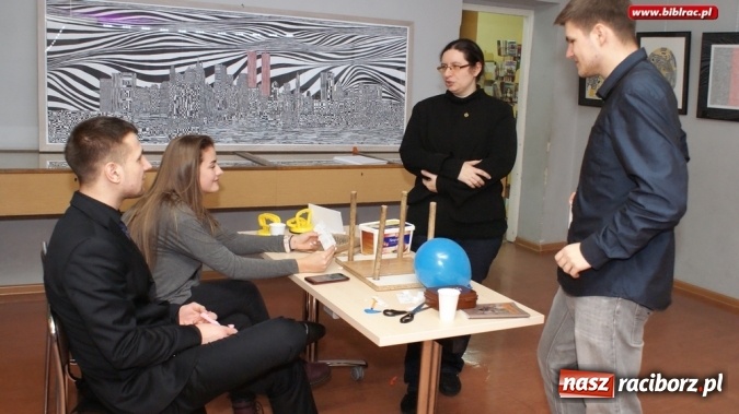 Zdjęcie w galerii na portalu naszraciborz.pl: Eksperymentalna Noc dla gimnazjalist&oacute;w w bibliotece za nami! wiadomości z regionu