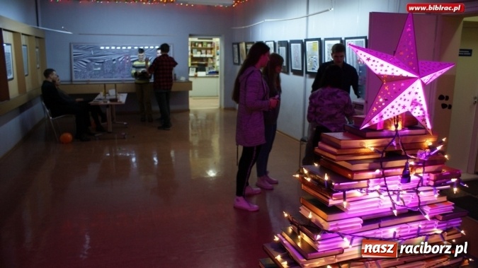 Zdjęcie w galerii na portalu naszraciborz.pl: Eksperymentalna Noc dla gimnazjalist&oacute;w w bibliotece za nami! wiadomości z regionu