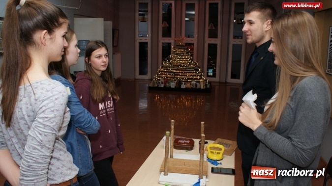 Zdjęcie w galerii na portalu naszraciborz.pl: Eksperymentalna Noc dla gimnazjalist&oacute;w w bibliotece za nami! wiadomości z regionu