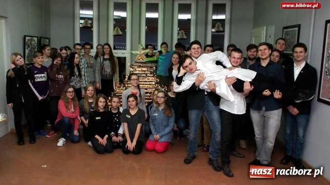 Zdjęcie w galerii na portalu naszraciborz.pl: Eksperymentalna Noc dla gimnazjalist&oacute;w w bibliotece za nami! wiadomości z regionu