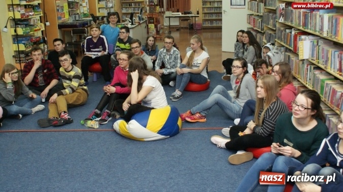 Zdjęcie w galerii na portalu naszraciborz.pl: Eksperymentalna Noc dla gimnazjalist&oacute;w w bibliotece za nami! wiadomości z regionu
