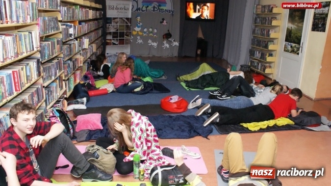 Zdjęcie w galerii na portalu naszraciborz.pl: Eksperymentalna Noc dla gimnazjalist&oacute;w w bibliotece za nami! wiadomości z regionu