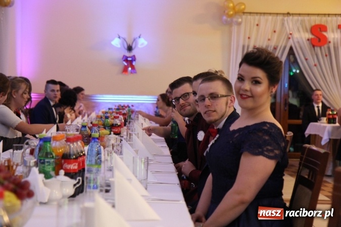 Zdjęcie w galerii na portalu naszraciborz.pl: Trzecia studniówka CKZiU nr 1. Maturzyści bawią się w Pogrzebieniu FOTO i WIDEO wiadomości z regionu