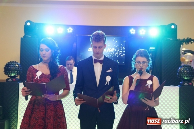 Zdjęcie w galerii na portalu naszraciborz.pl: Trzecia studniówka CKZiU nr 1. Maturzyści bawią się w Pogrzebieniu FOTO i WIDEO wiadomości z regionu