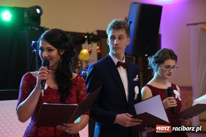 Zdjęcie w galerii na portalu naszraciborz.pl: Trzecia studniówka CKZiU nr 1. Maturzyści bawią się w Pogrzebieniu FOTO i WIDEO wiadomości z regionu