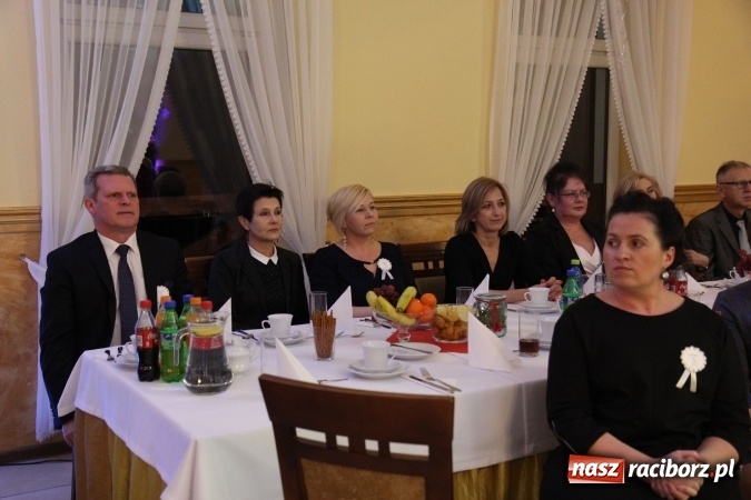 Zdjęcie w galerii na portalu naszraciborz.pl: Trzecia studniówka CKZiU nr 1. Maturzyści bawią się w Pogrzebieniu FOTO i WIDEO wiadomości z regionu