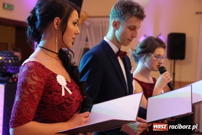 Zdjęcie w galerii na portalu naszraciborz.pl: Trzecia studniówka CKZiU nr 1. Maturzyści bawią się w Pogrzebieniu FOTO i WIDEO wiadomości z regionu