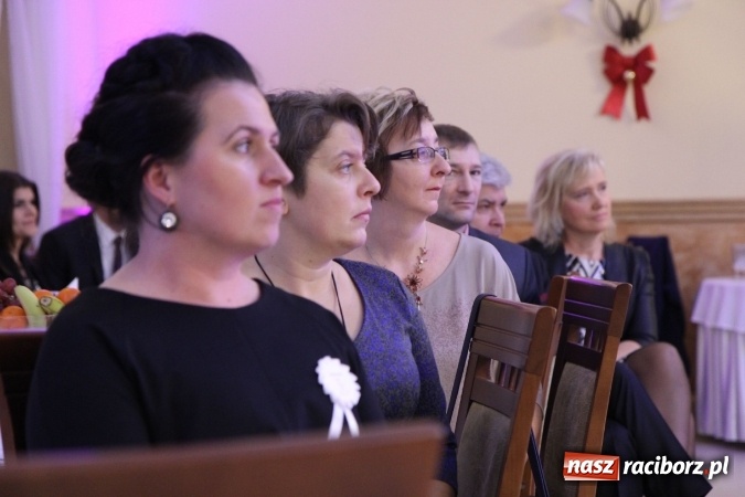 Zdjęcie w galerii na portalu naszraciborz.pl: Trzecia studniówka CKZiU nr 1. Maturzyści bawią się w Pogrzebieniu FOTO i WIDEO wiadomości z regionu