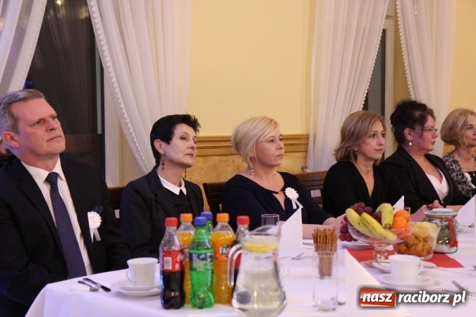 Zdjęcie w galerii na portalu naszraciborz.pl: Trzecia studniówka CKZiU nr 1. Maturzyści bawią się w Pogrzebieniu FOTO i WIDEO wiadomości z regionu