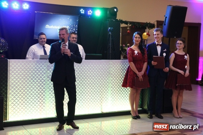 Zdjęcie w galerii na portalu naszraciborz.pl: Trzecia studniówka CKZiU nr 1. Maturzyści bawią się w Pogrzebieniu FOTO i WIDEO wiadomości z regionu