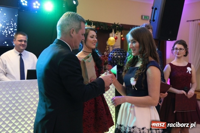 Zdjęcie w galerii na portalu naszraciborz.pl: Trzecia studniówka CKZiU nr 1. Maturzyści bawią się w Pogrzebieniu FOTO i WIDEO wiadomości z regionu