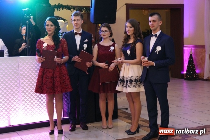 Zdjęcie w galerii na portalu naszraciborz.pl: Trzecia studniówka CKZiU nr 1. Maturzyści bawią się w Pogrzebieniu FOTO i WIDEO wiadomości z regionu