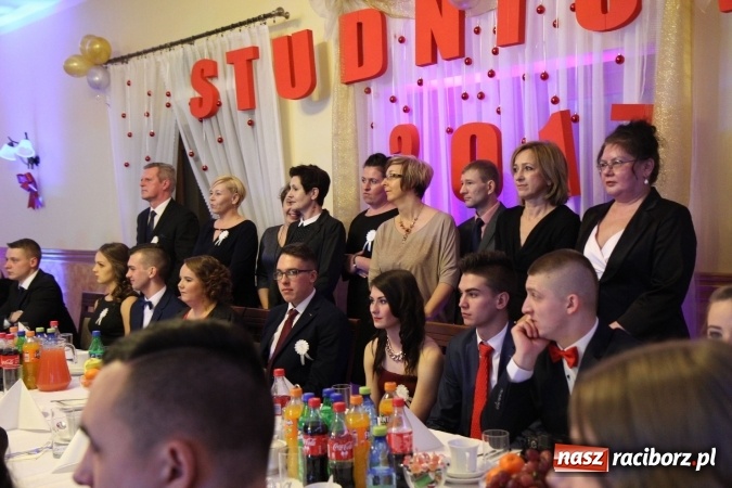 Zdjęcie w galerii na portalu naszraciborz.pl: Trzecia studniówka CKZiU nr 1. Maturzyści bawią się w Pogrzebieniu FOTO i WIDEO wiadomości z regionu