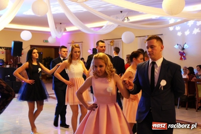 Zdjęcie w galerii na portalu naszraciborz.pl: Trzecia studniówka CKZiU nr 1. Maturzyści bawią się w Pogrzebieniu FOTO i WIDEO wiadomości z regionu