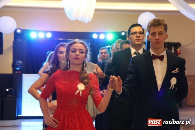 Zdjęcie w galerii na portalu naszraciborz.pl: Trzecia studniówka CKZiU nr 1. Maturzyści bawią się w Pogrzebieniu FOTO i WIDEO wiadomości z regionu