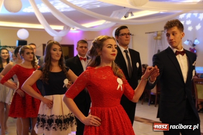 Zdjęcie w galerii na portalu naszraciborz.pl: Trzecia studniówka CKZiU nr 1. Maturzyści bawią się w Pogrzebieniu FOTO i WIDEO wiadomości z regionu