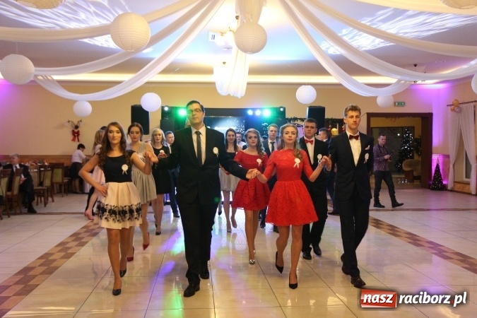 Zdjęcie w galerii na portalu naszraciborz.pl: Trzecia studniówka CKZiU nr 1. Maturzyści bawią się w Pogrzebieniu FOTO i WIDEO wiadomości z regionu