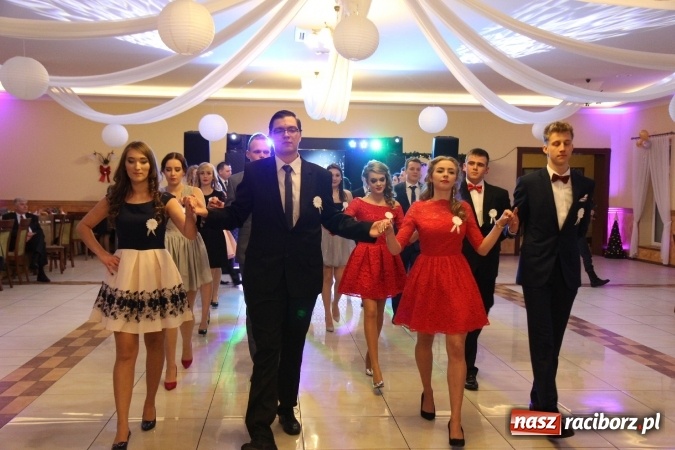 Zdjęcie w galerii na portalu naszraciborz.pl: Trzecia studniówka CKZiU nr 1. Maturzyści bawią się w Pogrzebieniu FOTO i WIDEO wiadomości z regionu