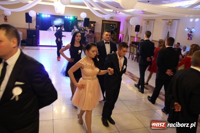 Zdjęcie w galerii na portalu naszraciborz.pl: Trzecia studniówka CKZiU nr 1. Maturzyści bawią się w Pogrzebieniu FOTO i WIDEO wiadomości z regionu