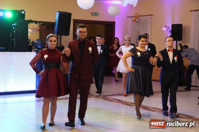 Zdjęcie w galerii na portalu naszraciborz.pl: Trzecia studniówka CKZiU nr 1. Maturzyści bawią się w Pogrzebieniu FOTO i WIDEO wiadomości z regionu