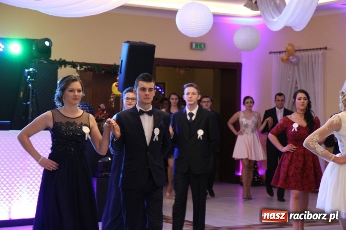 Zdjęcie w galerii na portalu naszraciborz.pl: Trzecia studniówka CKZiU nr 1. Maturzyści bawią się w Pogrzebieniu FOTO i WIDEO wiadomości z regionu