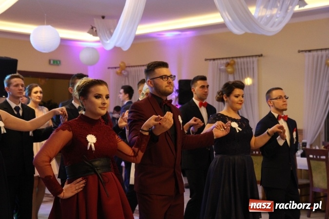Zdjęcie w galerii na portalu naszraciborz.pl: Trzecia studniówka CKZiU nr 1. Maturzyści bawią się w Pogrzebieniu FOTO i WIDEO wiadomości z regionu
