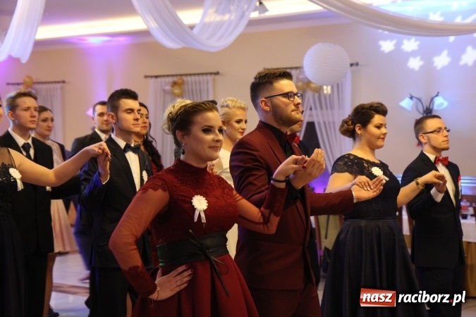 Zdjęcie w galerii na portalu naszraciborz.pl: Trzecia studniówka CKZiU nr 1. Maturzyści bawią się w Pogrzebieniu FOTO i WIDEO wiadomości z regionu