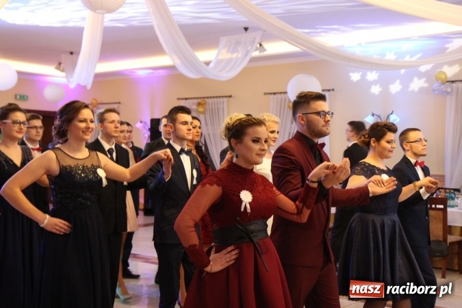 Zdjęcie w galerii na portalu naszraciborz.pl: Trzecia studniówka CKZiU nr 1. Maturzyści bawią się w Pogrzebieniu FOTO i WIDEO wiadomości z regionu