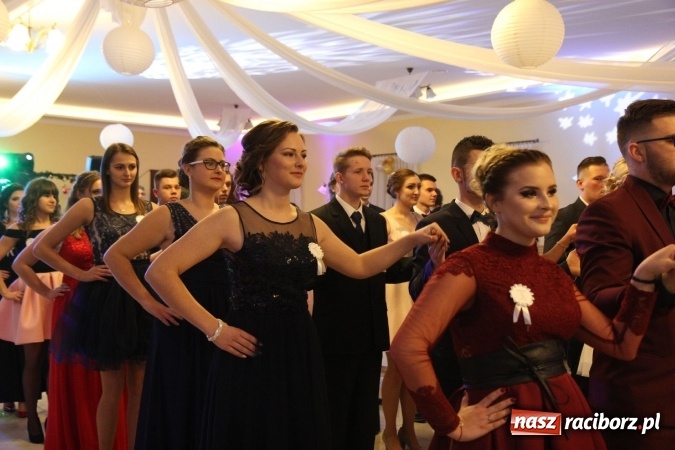 Zdjęcie w galerii na portalu naszraciborz.pl: Trzecia studniówka CKZiU nr 1. Maturzyści bawią się w Pogrzebieniu FOTO i WIDEO wiadomości z regionu