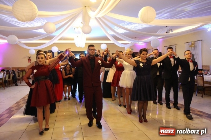 Zdjęcie w galerii na portalu naszraciborz.pl: Trzecia studniówka CKZiU nr 1. Maturzyści bawią się w Pogrzebieniu FOTO i WIDEO wiadomości z regionu