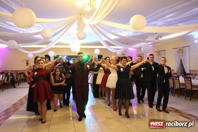 Zdjęcie w galerii na portalu naszraciborz.pl: Trzecia studniówka CKZiU nr 1. Maturzyści bawią się w Pogrzebieniu FOTO i WIDEO wiadomości z regionu