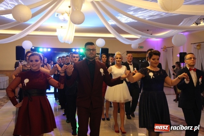 Zdjęcie w galerii na portalu naszraciborz.pl: Trzecia studniówka CKZiU nr 1. Maturzyści bawią się w Pogrzebieniu FOTO i WIDEO wiadomości z regionu